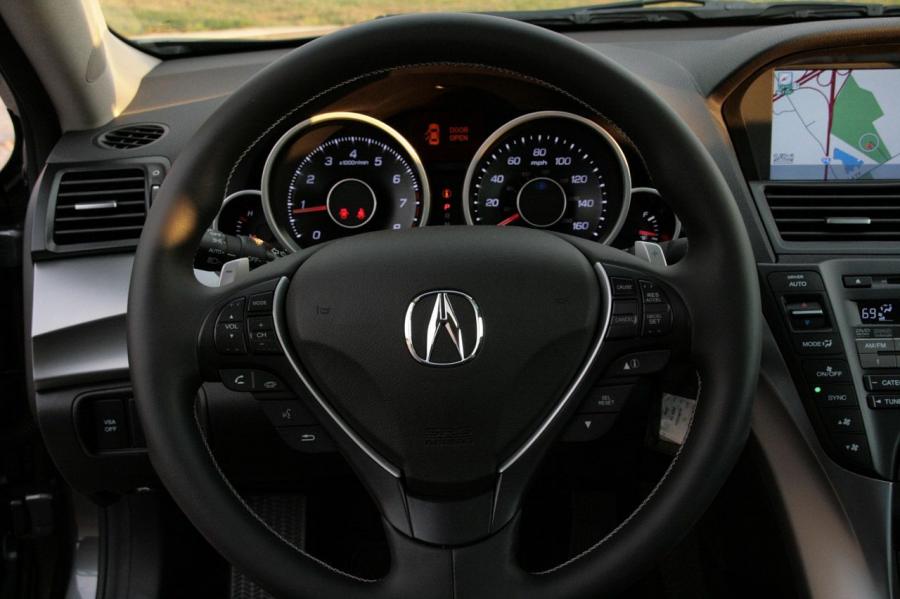 Панель приборов Acura TL SH-AWD 2008 года  (фото 12 из 65)